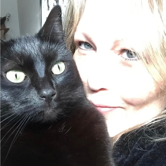 Meet your Posher, Laurel - Picture 2 of 2